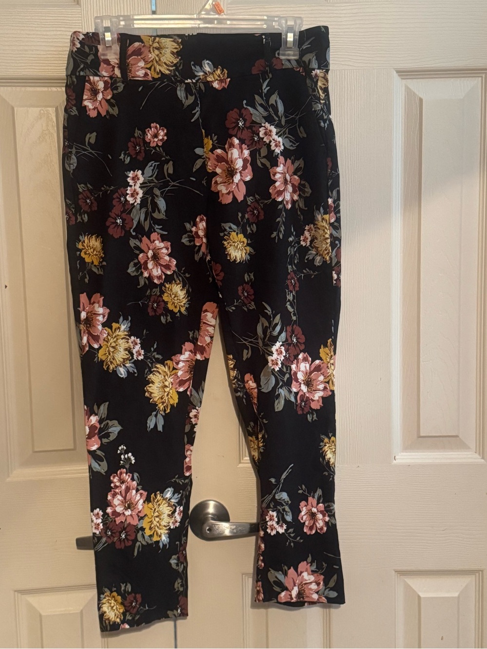 Jules & Leopold Black Floral Stretch Capris with Pink & Yellow Blooms